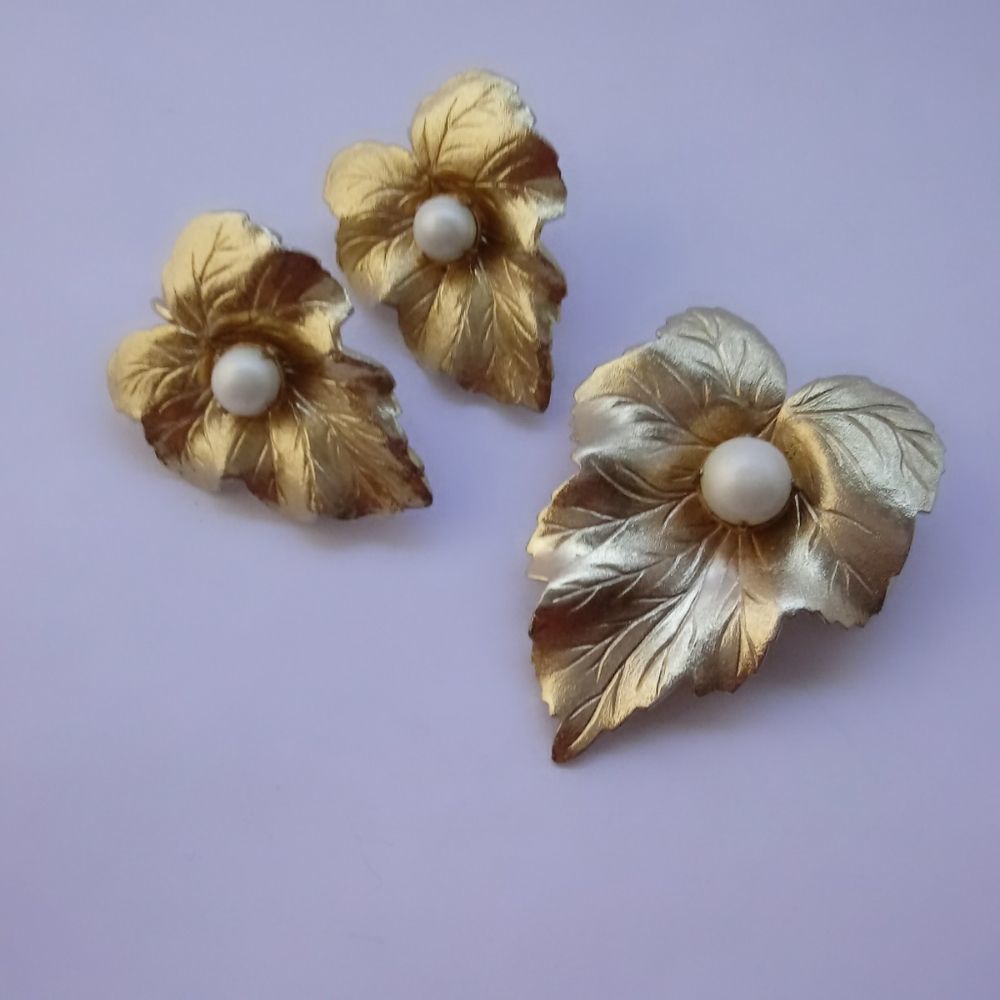 Vintage 1960s Sarah Coventry Brooch & Clip On Set